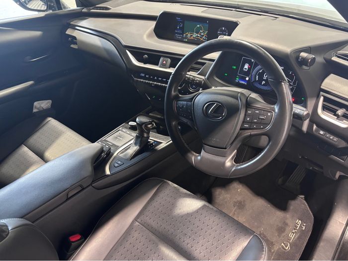 Lexus UX250h 2021