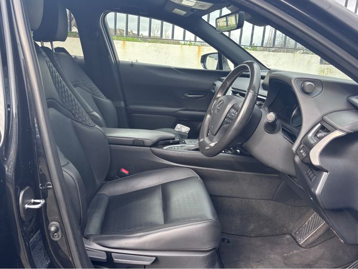 Lexus UX250h 2021