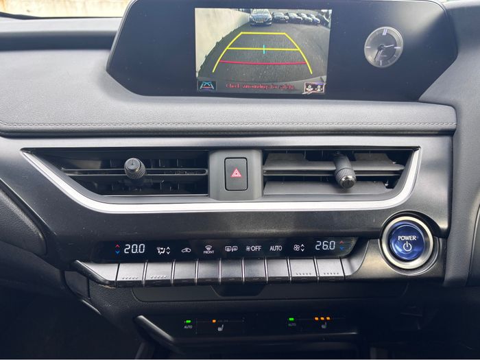 Lexus UX250h 2021