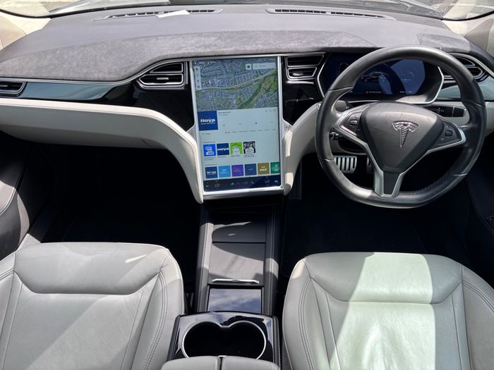 Tesla Model S 2016