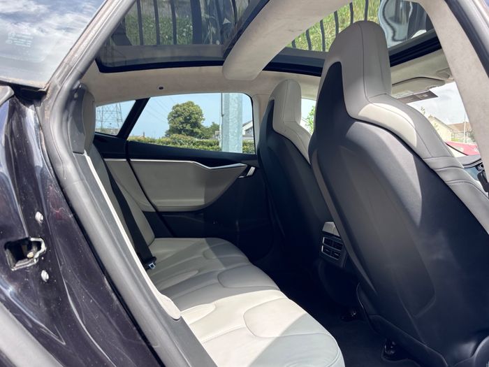 Tesla Model S 2016