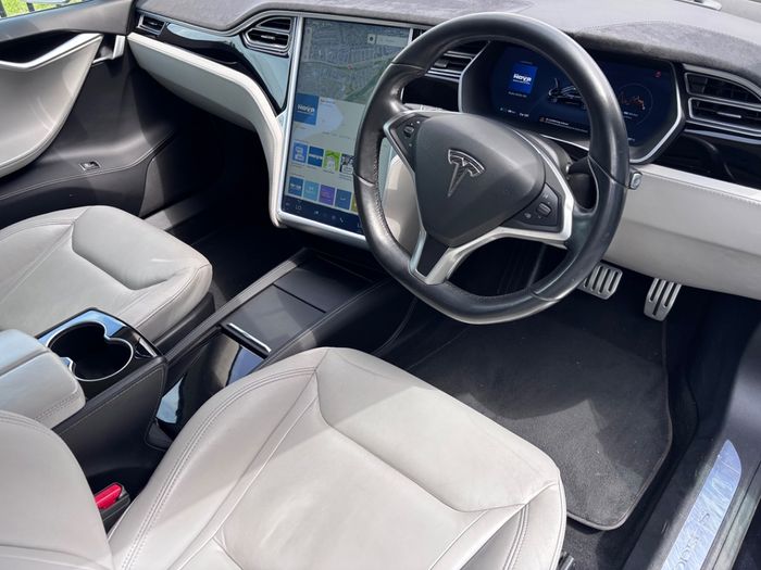 Tesla Model S 2016