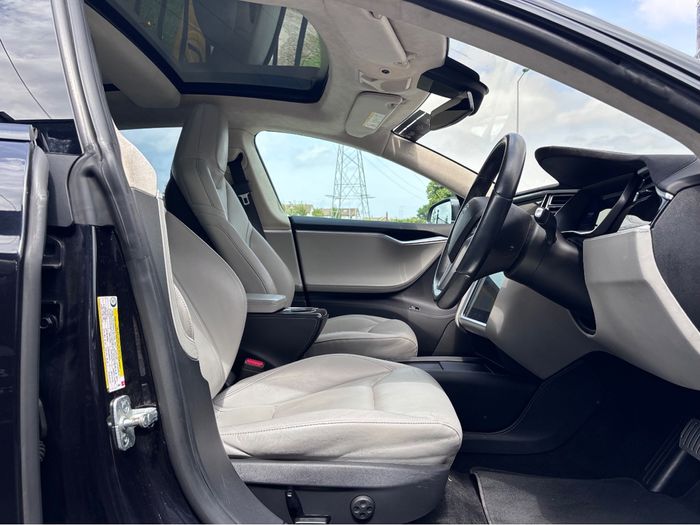 Tesla Model S 2016