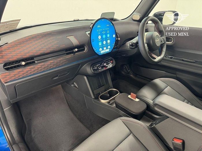 MINI HATCH 2025