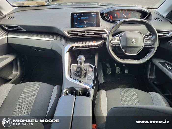 Peugeot 5008 2021