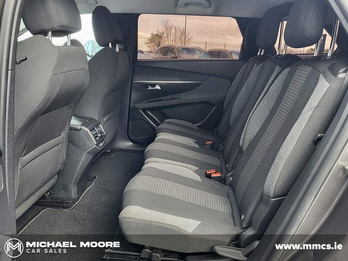 Peugeot 5008 2021