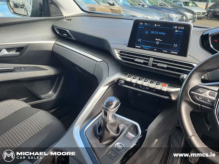 Peugeot 5008 2021