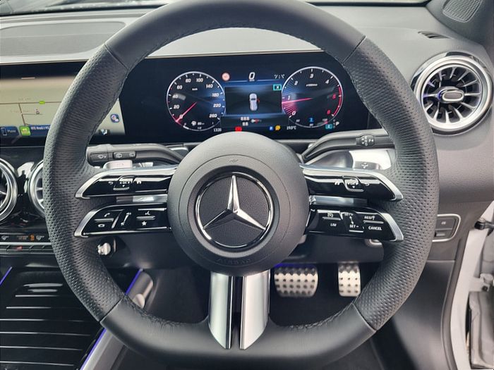 Mercedes-Benz GLB- Class 2026