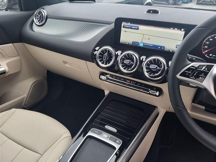 Mercedes-Benz GLA Class 2027