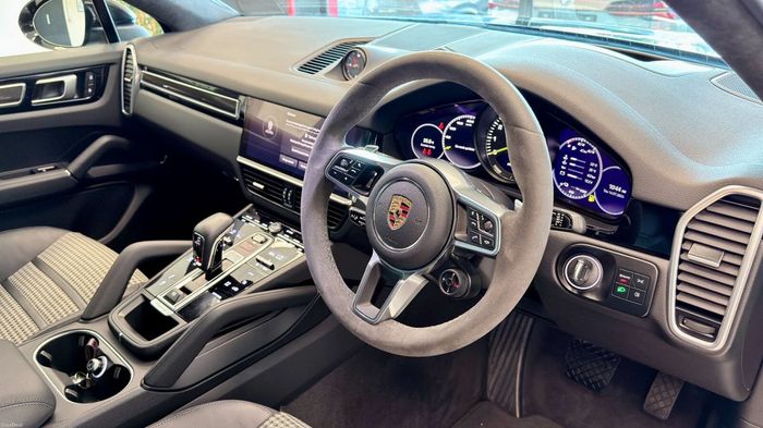 Porsche Cayenne 2023