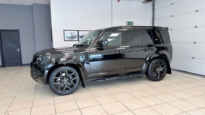 Land Rover Defender 2023