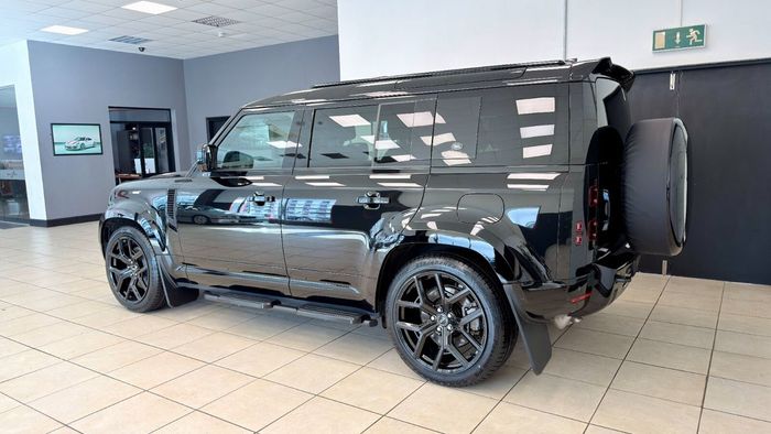 Land Rover Defender 2023