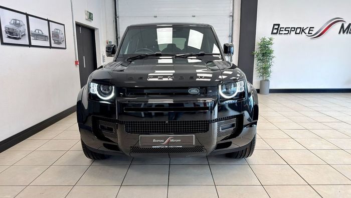 Land Rover Defender 2023