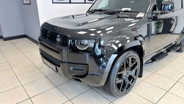 Land Rover Defender 2023