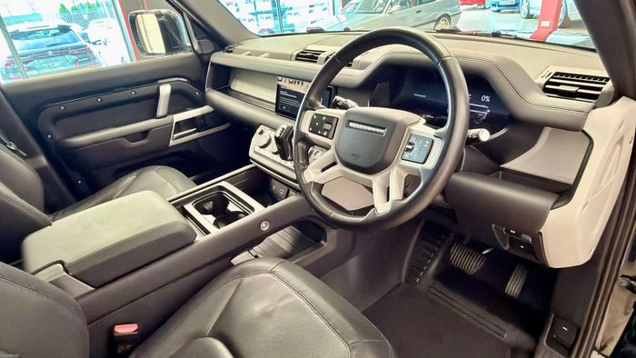 Land Rover Defender 2023