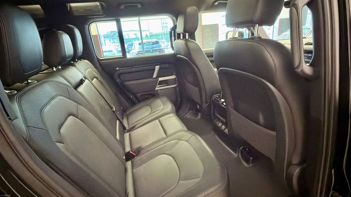 Land Rover Defender 2023