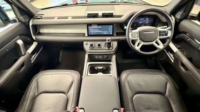 Land Rover Defender 2023