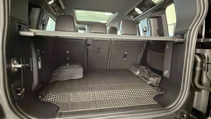 Land Rover Defender 2023