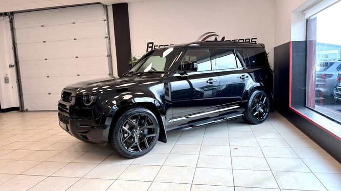 Land Rover Defender 2023