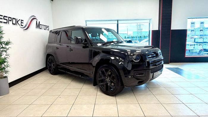 Land Rover Defender 2023