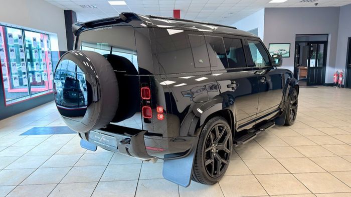 Land Rover Defender 2023