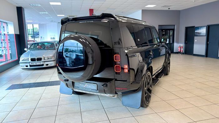 Land Rover Defender 2023