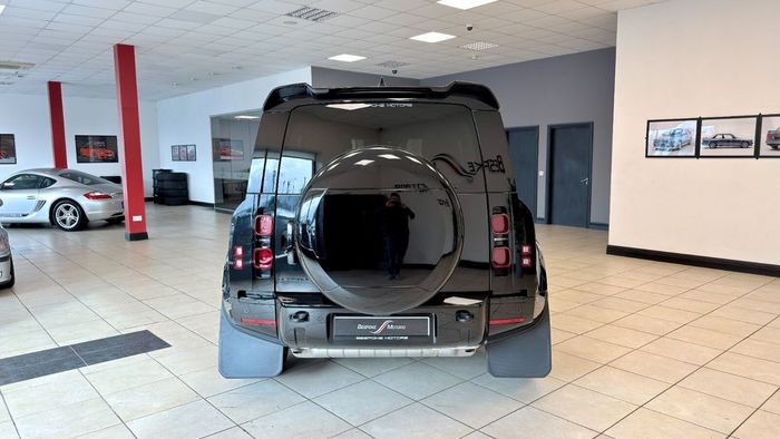 Land Rover Defender 2023