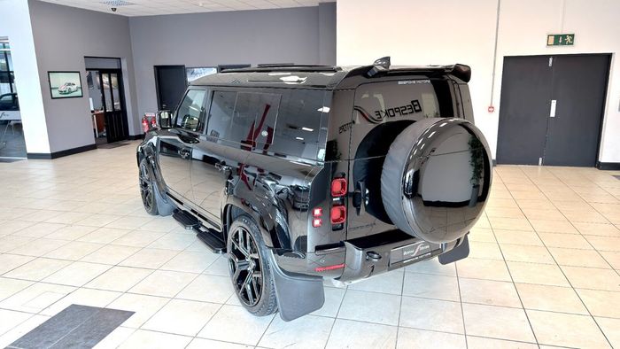 Land Rover Defender 2023