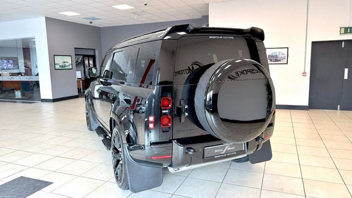 Land Rover Defender 2023