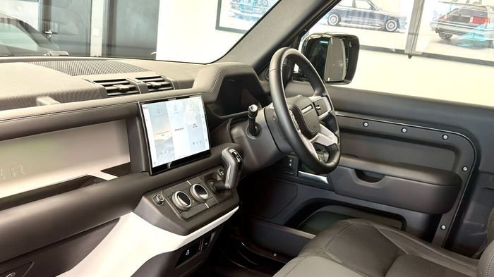 Land Rover Discovery 2025