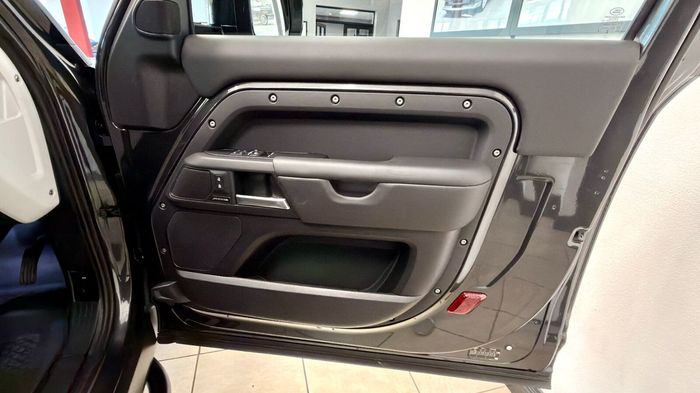 Land Rover Discovery 2025