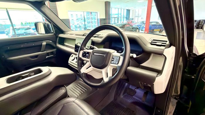 Land Rover Discovery 2025