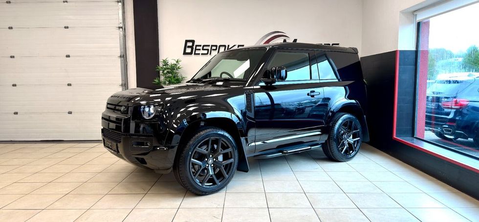 Land Rover Defender 2025