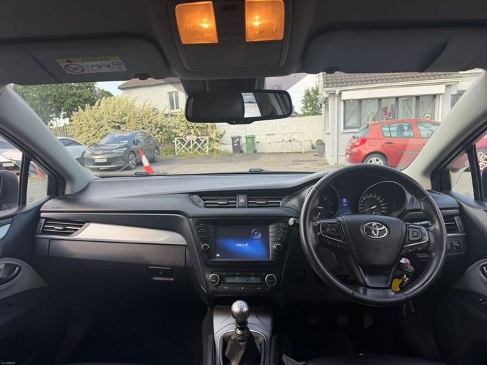 Toyota Avensis 2016