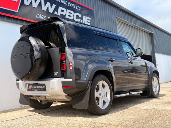 Land Rover Defender 2023