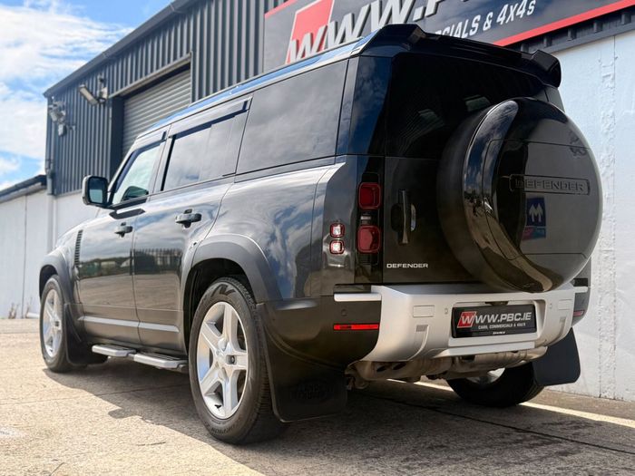 Land Rover Defender 2023