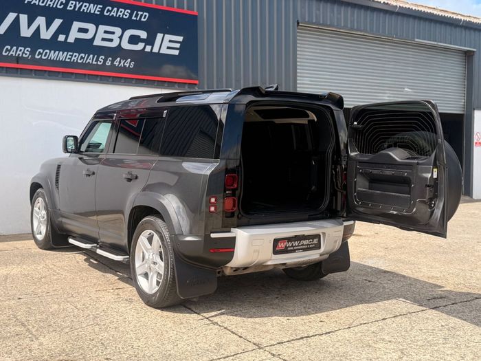 Land Rover Defender 2023