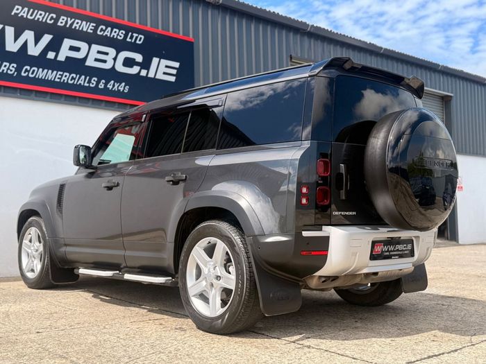 Land Rover Defender 2023