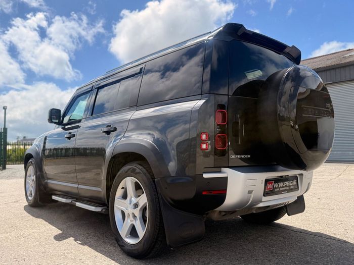 Land Rover Defender 2023