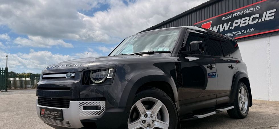 Land Rover Defender 2023