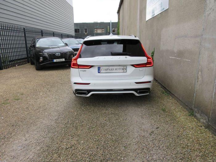 Volvo V60 2022