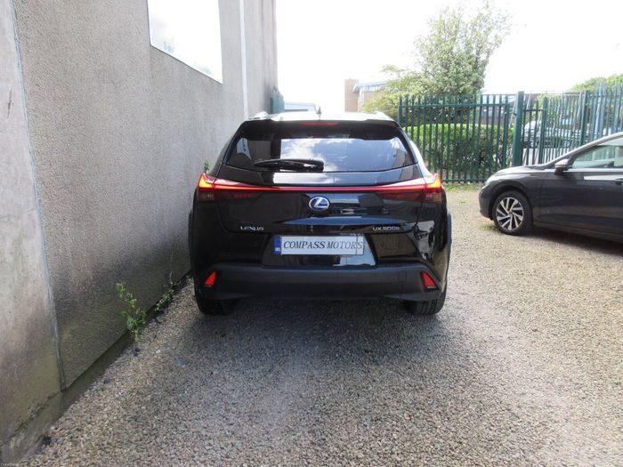 Lexus UX 2023