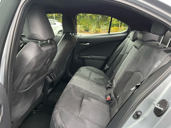 Lexus UX 2024