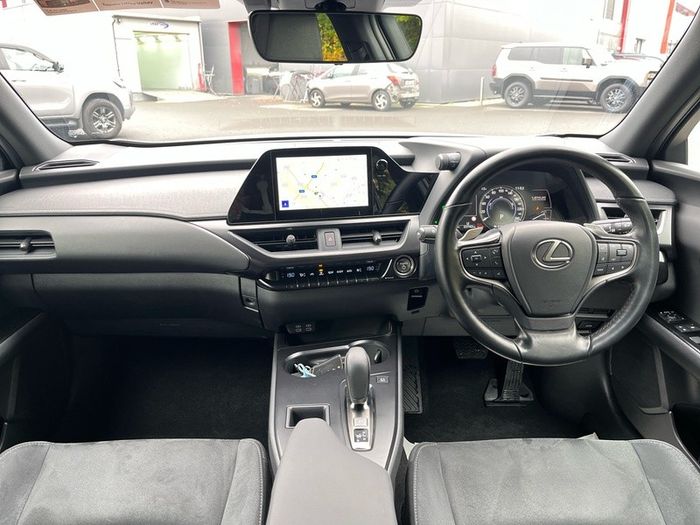 Lexus UX 2024