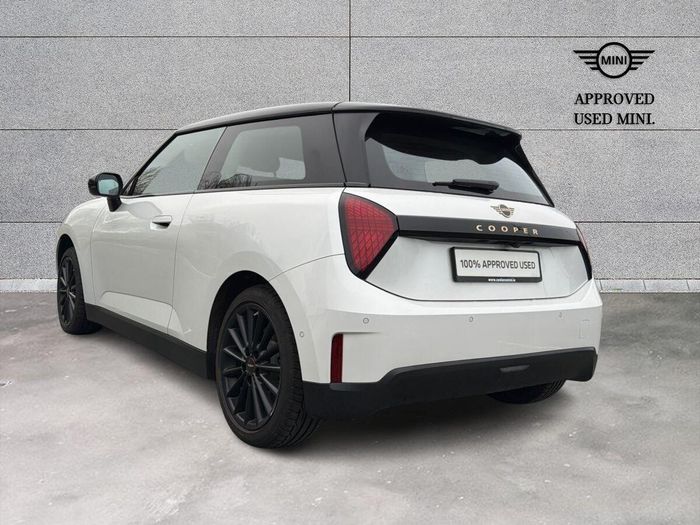 MINI HATCH 2025