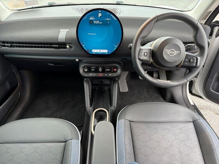 MINI HATCH 2025