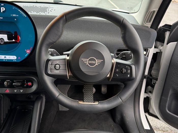 MINI HATCH 2025