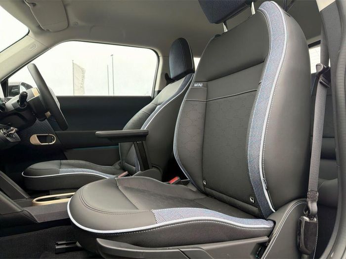 MINI HATCH 2025