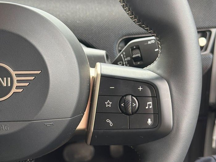 MINI HATCH 2025