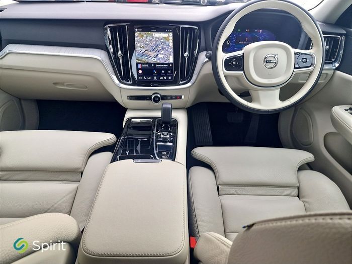 Volvo V60 2025